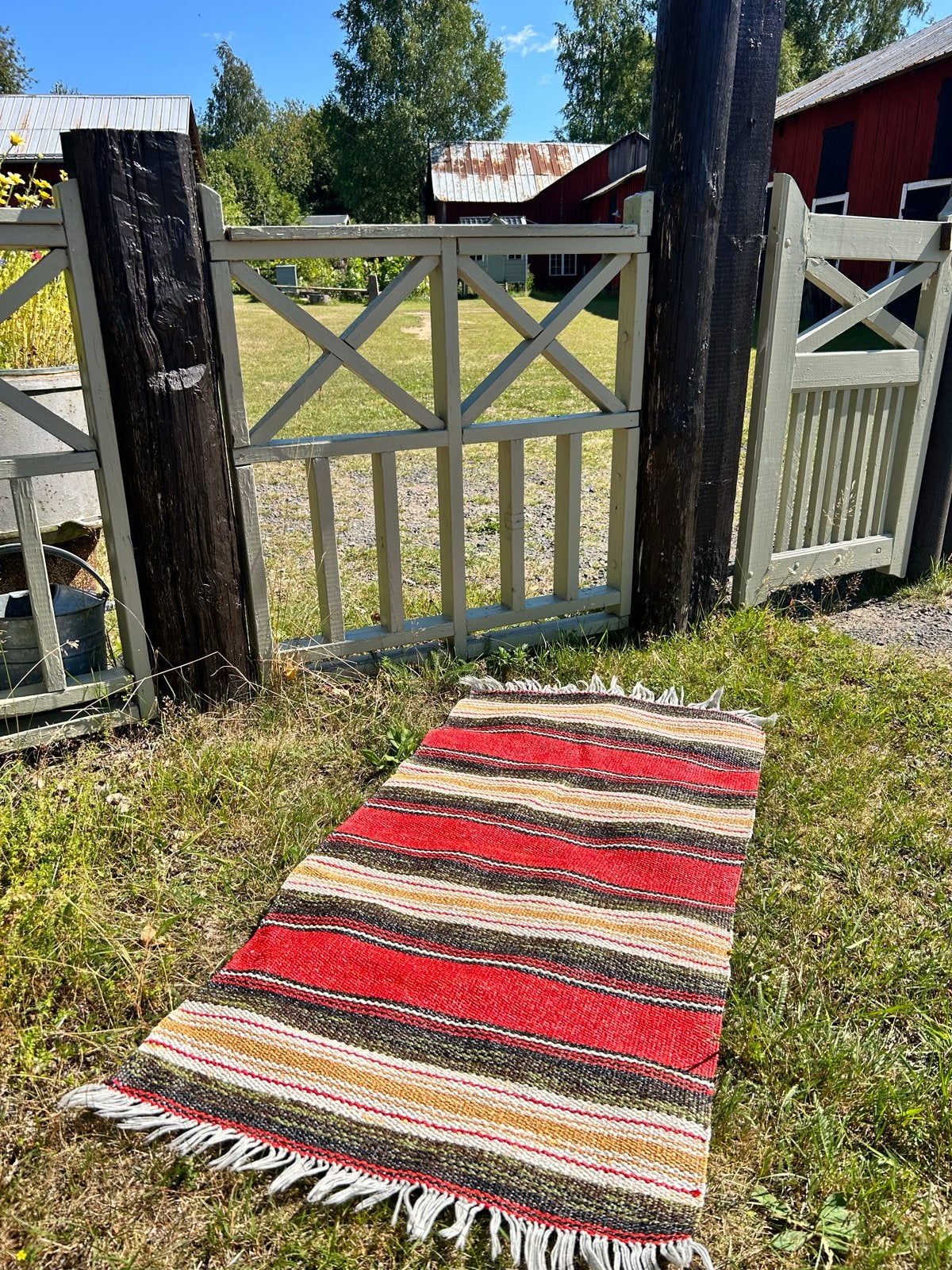 Handgemaakt Zweeds plastic vloerkleed 123x63 cm, Loppis, Retro, Gebruikt, 100 tot 150 cm