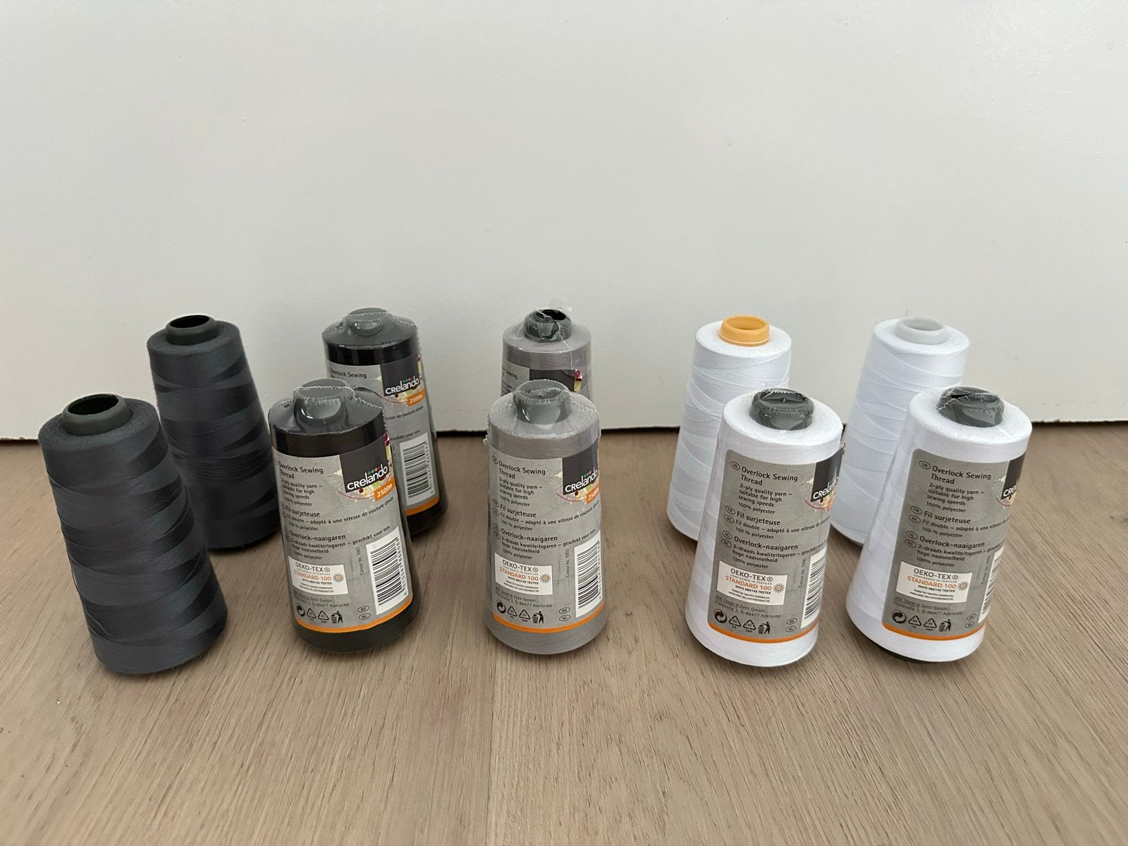 Lockgaren set: 4x wit, 2x antraciet, 2x lichtgrijs, 2x zwart, Hobby en Vrije tijd, Ophalen of Verzenden, Nieuw, Garen of Naald(en)