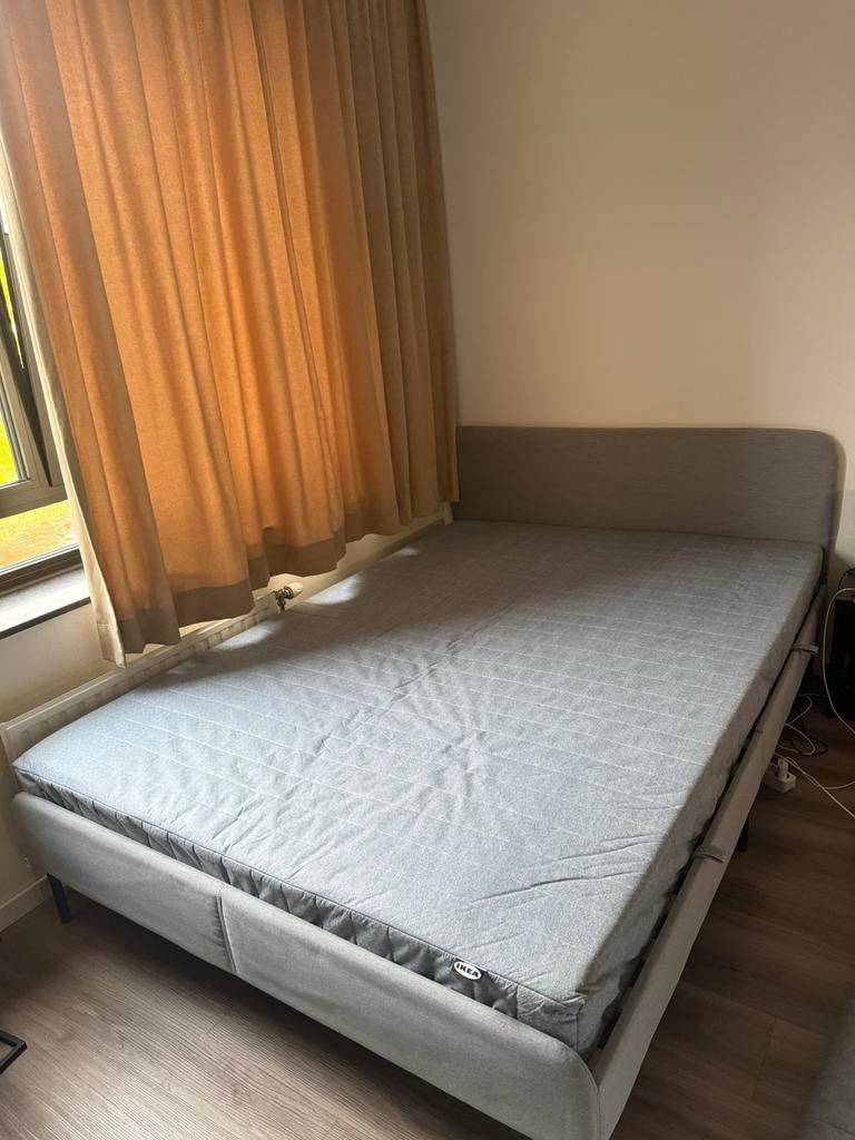 IKEA Slattum bed + Vadsö matras (140x200), Tweepersoons, Zo goed als nieuw, 200 cm, Grijs