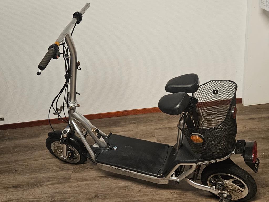 Tante Paula Ferdinand 2 Opknapper met kenteken, Fietsen en Brommers, Ophalen, Gebruikt, Elektrische step (E-scooter)