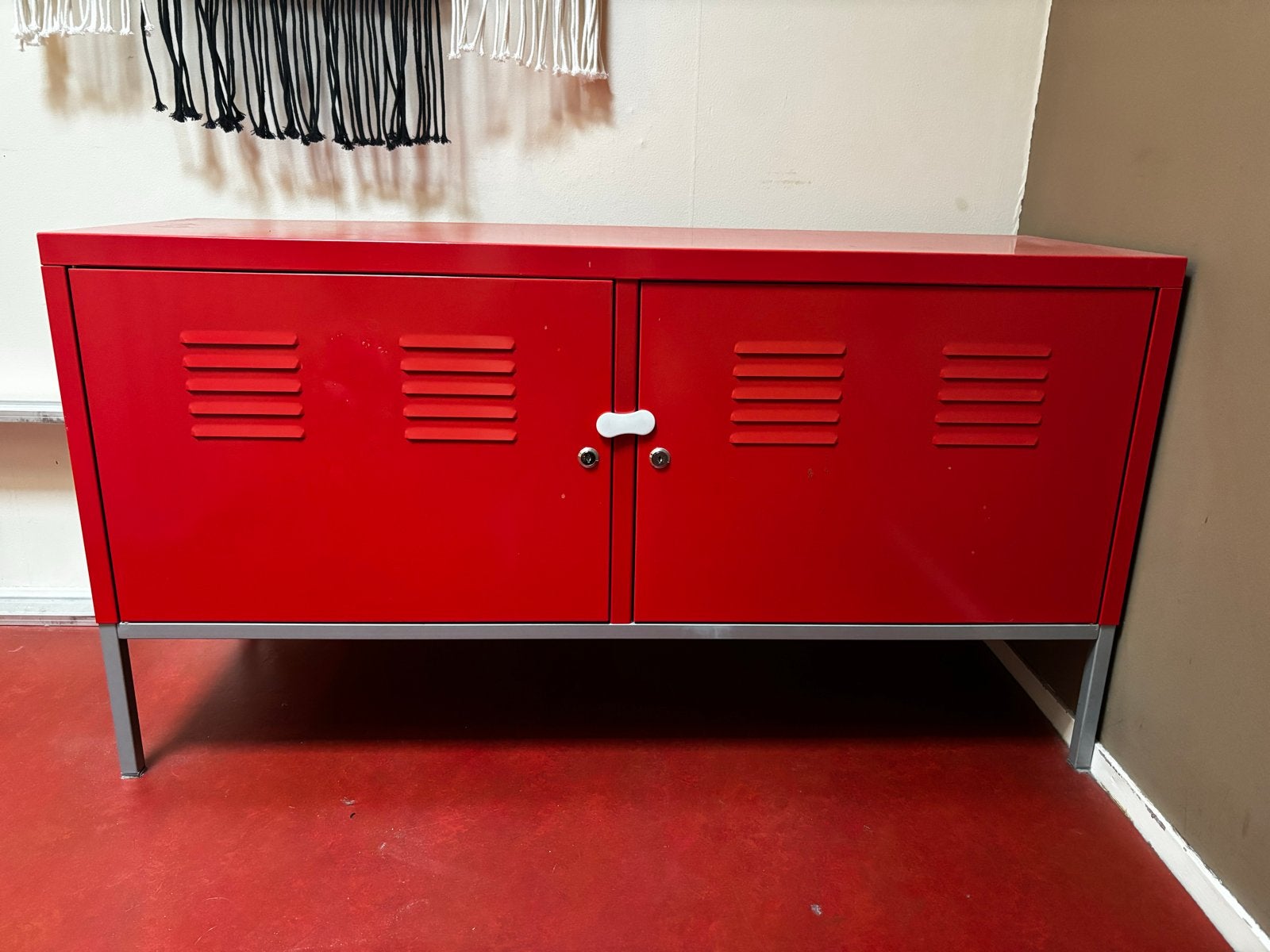 Ikea PS Kastje Rood - Opbergkast met metalen look, Ophalen, Gebruikt