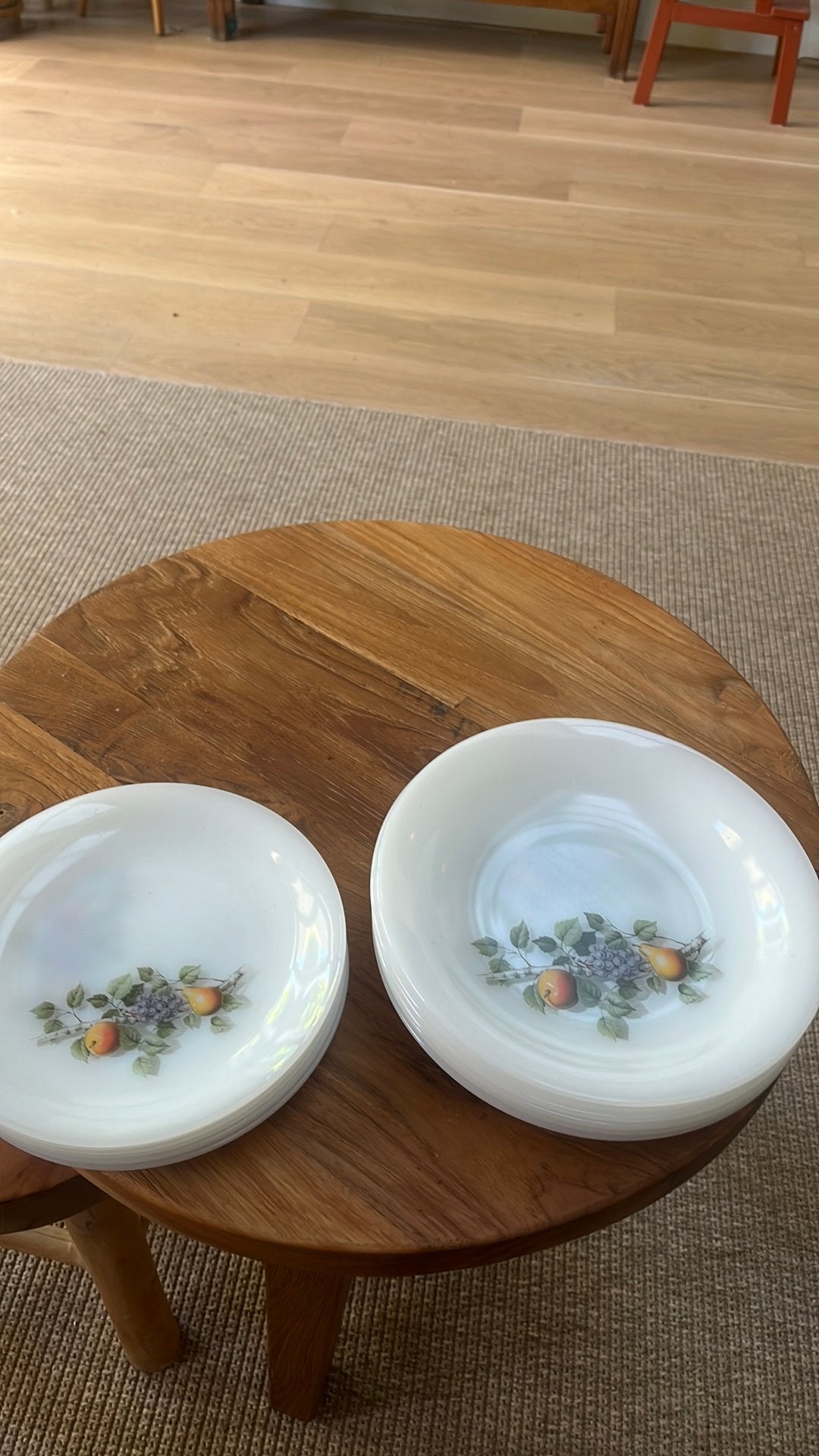 Arcopal servies set fruit print (peren/druiven) - melkglas, Antiek en Kunst, Antiek | Servies los, Ophalen of Verzenden