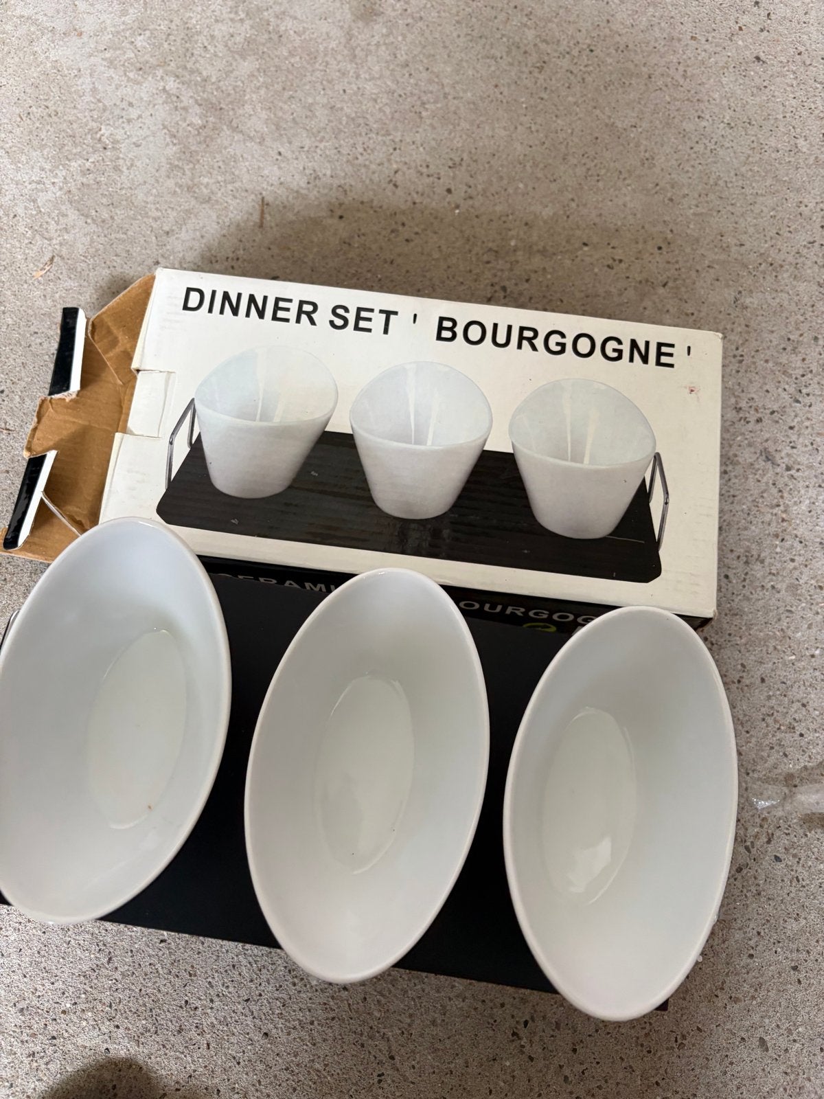 Diner set 'Bourgogne' - 3 schaaltjes op dienblad, Huis en Inrichting, Keuken | Servies, Overige merken, Keramiek, Nieuw, Ophalen of Verzenden