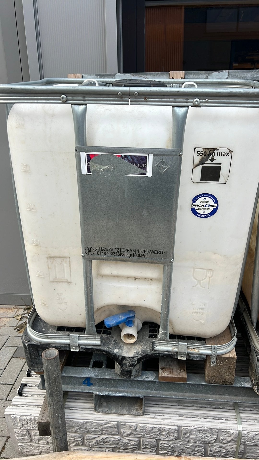 2x 300 liter IBC, Ophalen, Zo goed als nieuw