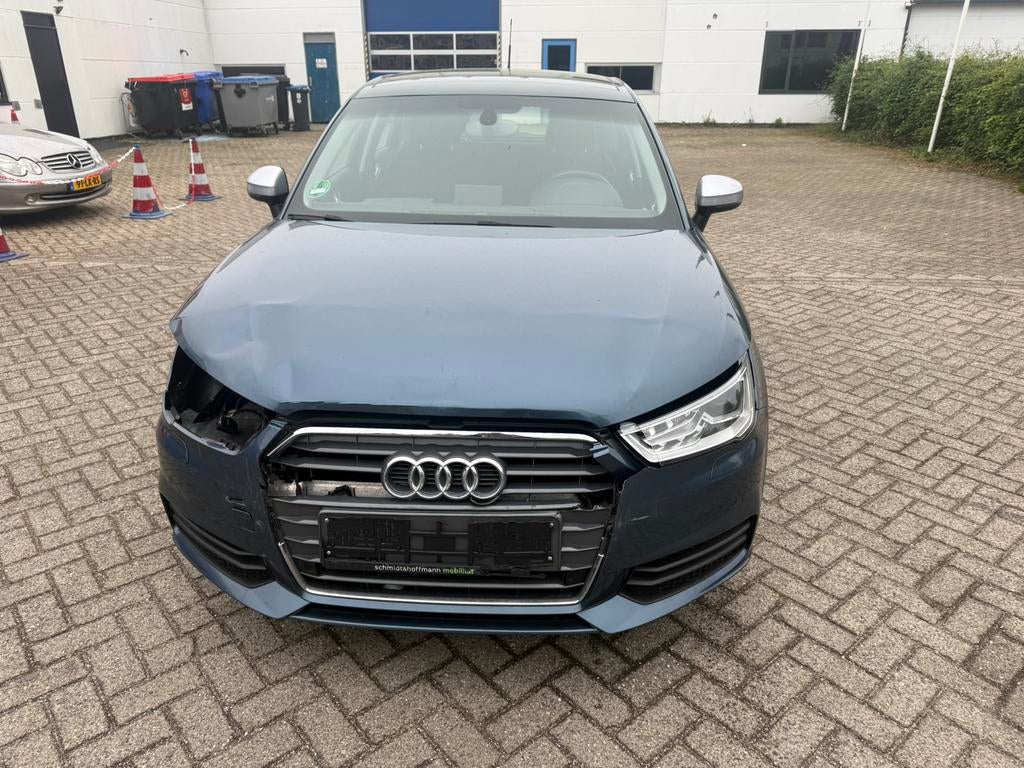 Audi A1 1.0 tfsi Ultra Uitvroering 2018., Auto diversen, Schadeauto's, Ophalen, Blauw, Handgeschakeld, Audi