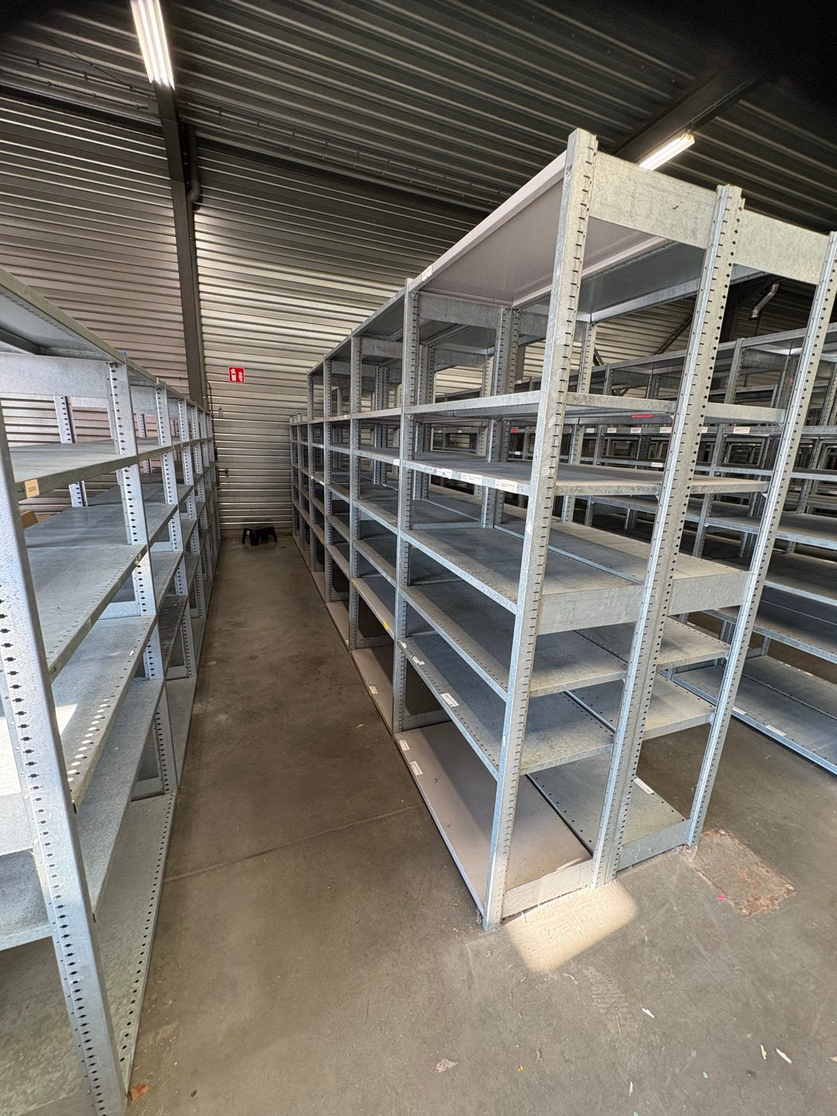 Metalen magazijnstellingen, Ophalen