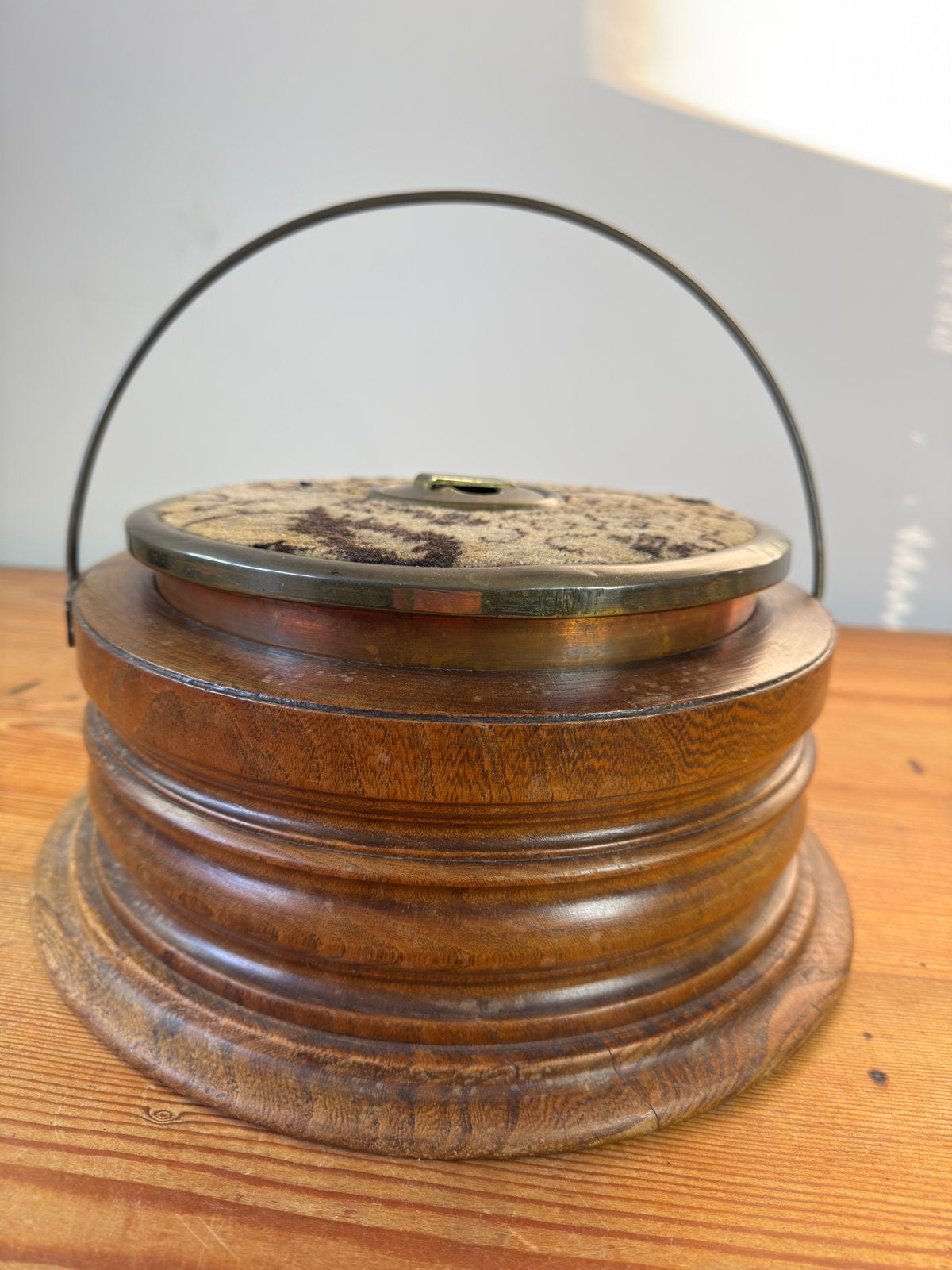 ronde voetenstoof uit Nederland gemaakt rond 1890., Antiek en Kunst, Antiek | Woonaccessoires, Ophalen of Verzenden