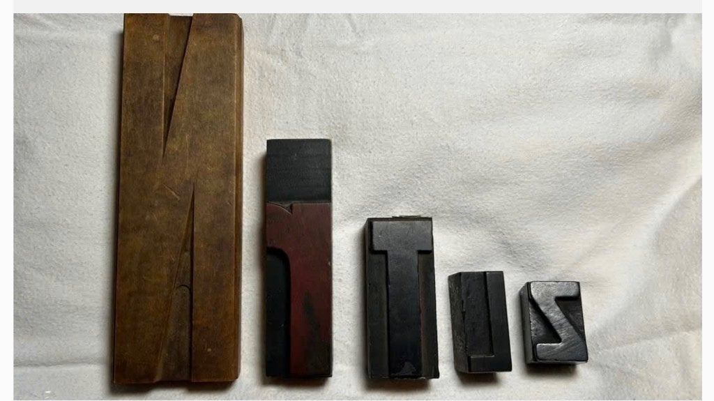 5 x antieke houten drukkerij letters vintage woonaccessoires, Antiek en Kunst, Curiosa en Brocante, Ophalen of Verzenden