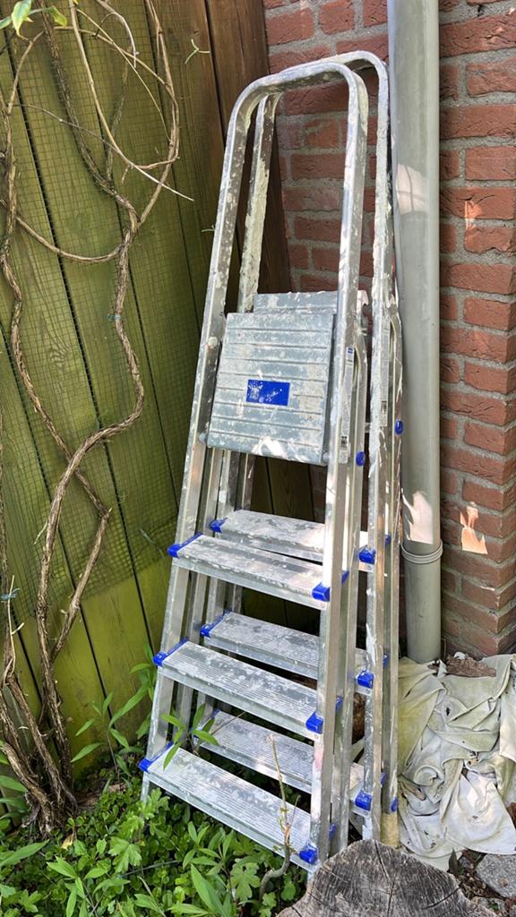 2x Aluminium bouwtrap 4 treden, Doe-het-zelf en Verbouw, Ladders en Trappen, Ophalen, Gebruikt, Trap, Minder dan 2 meter