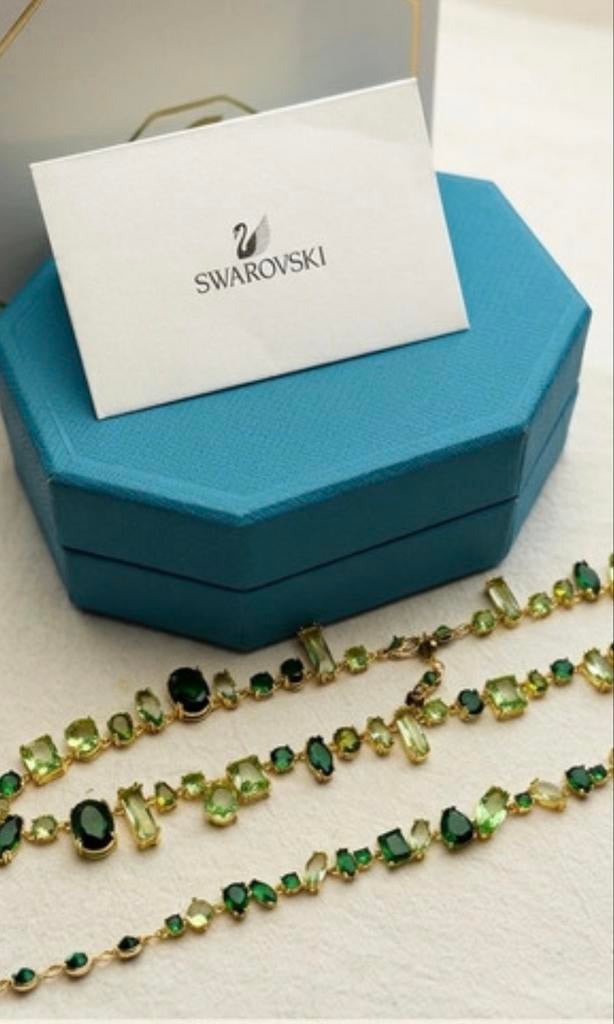 Nieuwe Swarovski Set ketting en armband met groene edelstene, Ophalen of Verzenden, Zo goed als nieuw, Overige merken