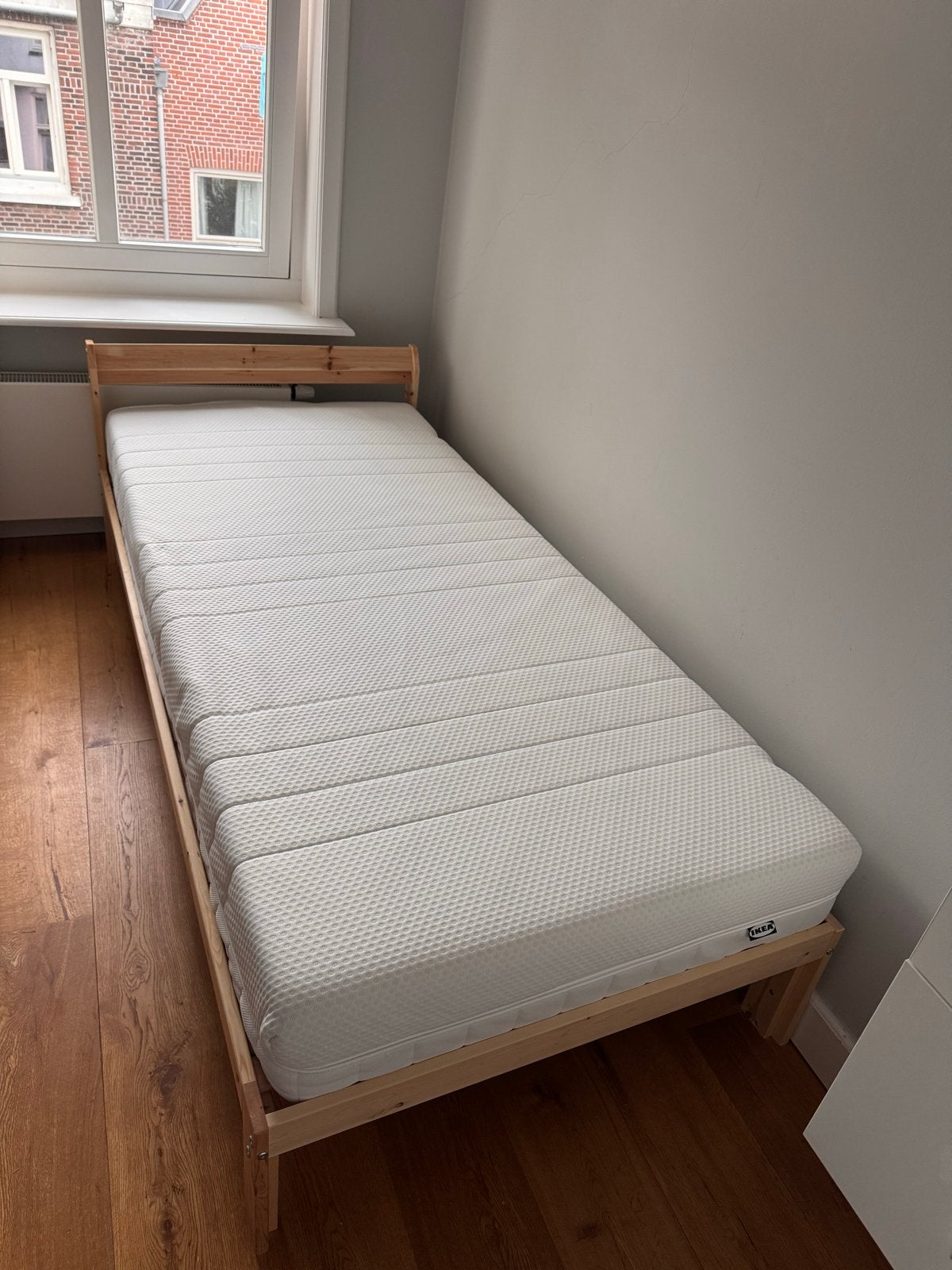 Eenpersoonsbed met matras - Zo goed als nieuw, Ophalen, 90 cm, Zo goed als nieuw, 200 cm