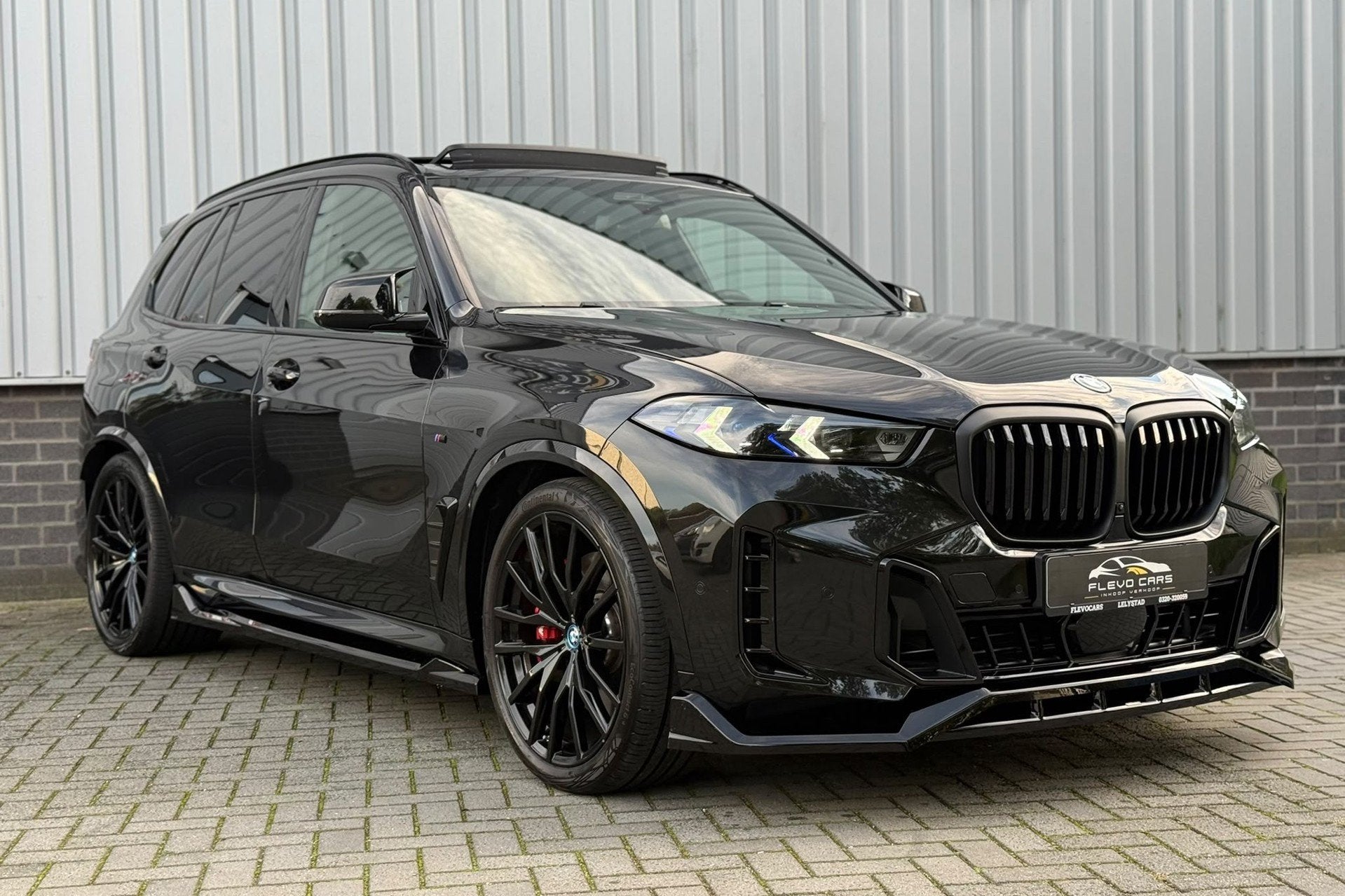 BMW X5 50e xDrive50e M-Sport PRO|489 PK|4 WIELBESTURING|PANO, Dealer onderhouden, Gebruikt, 2395 kg, Zwart