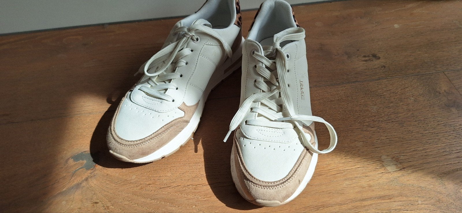 Te koop sneakers, damesschoen maat 40 Esprit, Kleding | Dames, Schoenen, Ophalen, Wit, Esprit, Sneakers of Gympen
