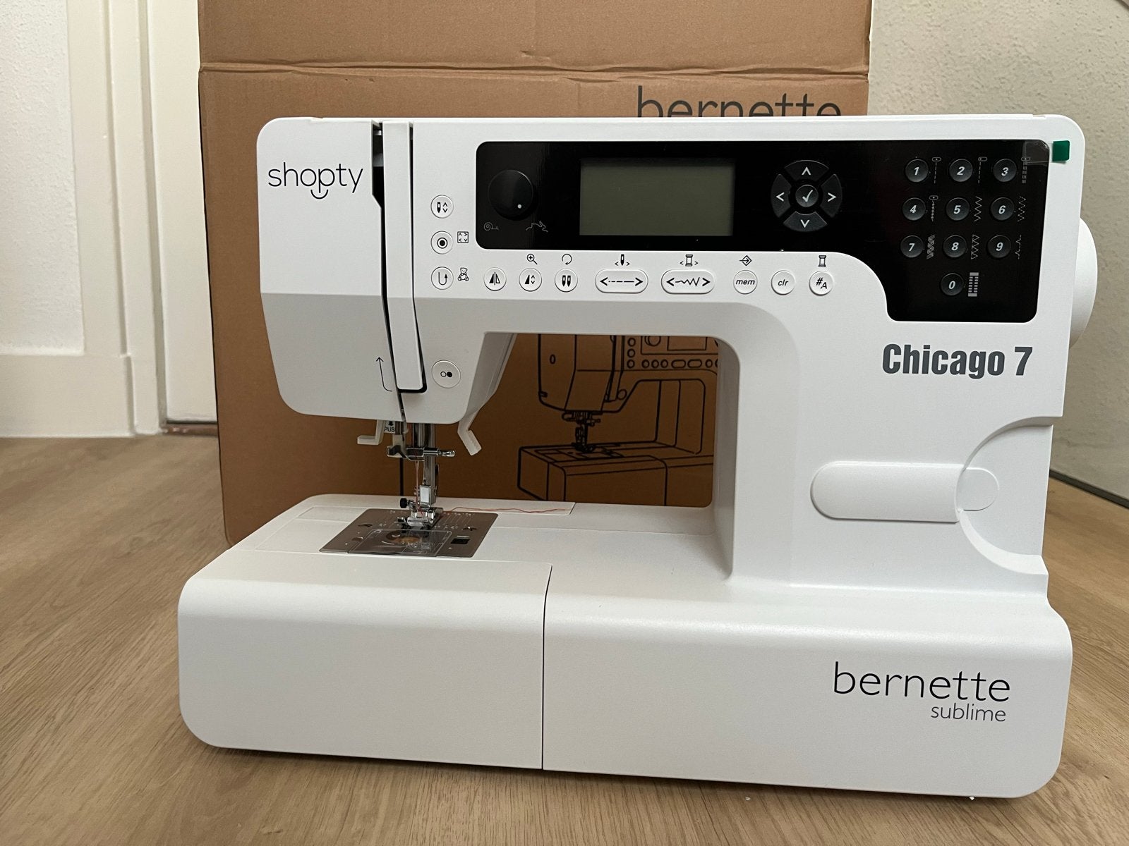 Bernette Chicago 7 Naaimachine - Nieuw in Doos, Ophalen, Nieuw, Naaimachine, Bernina