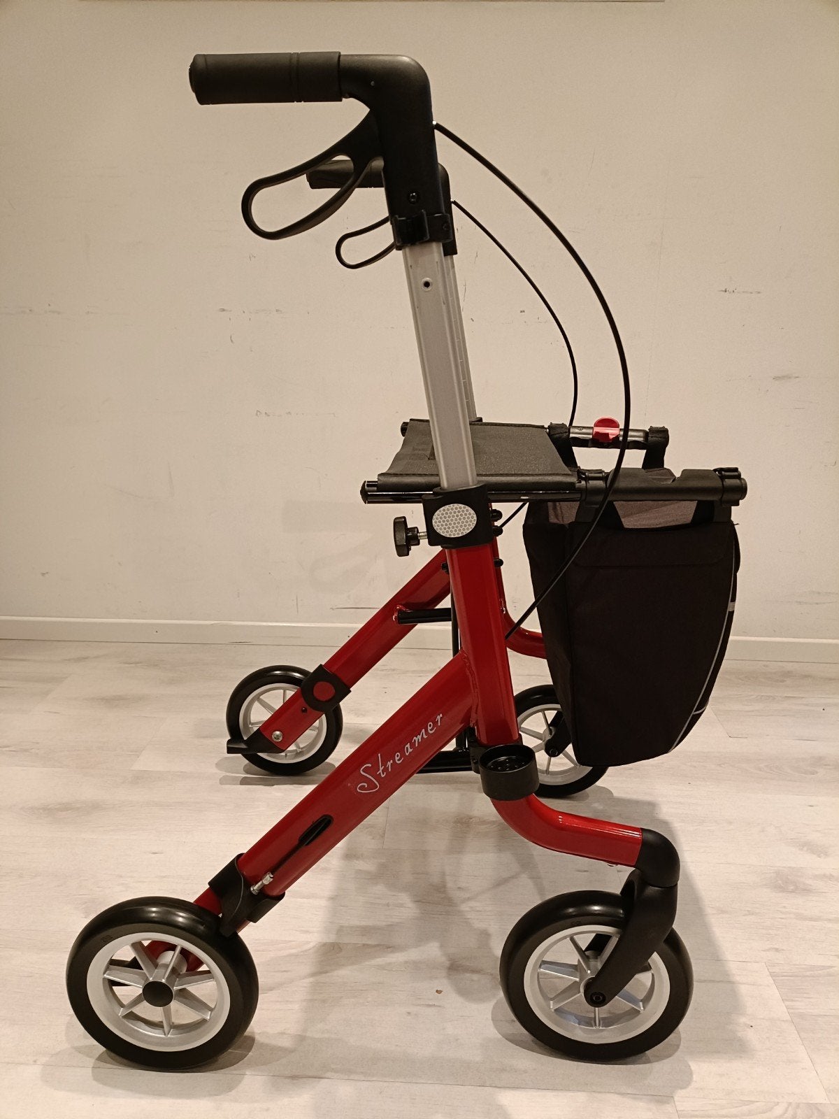 Rehasense Streamer 5,7kg rollator incl Servicebeurt ZGAN!, Diversen, Rollators, -, -, Ophalen of Verzenden, Zo goed als nieuw
