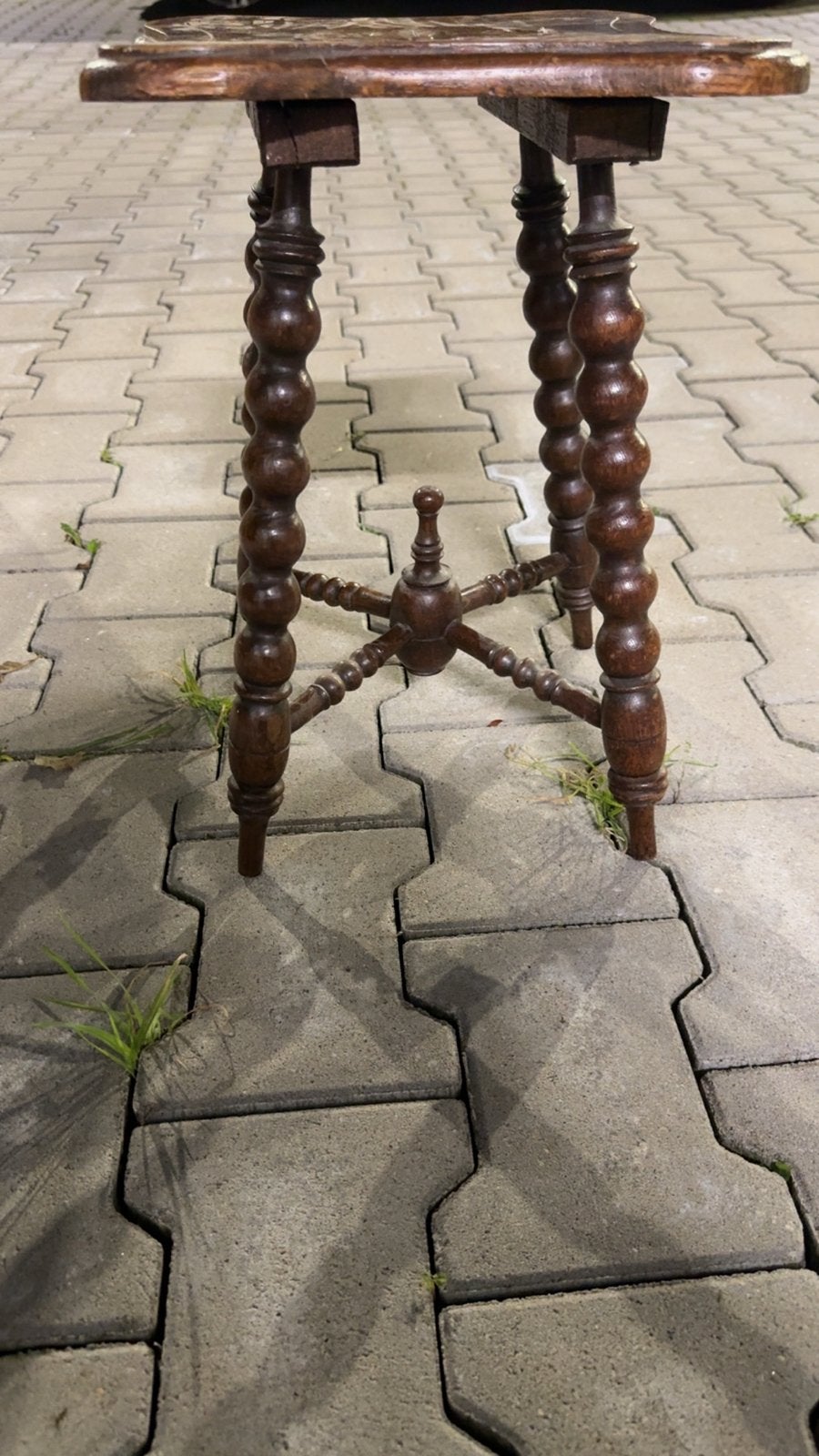 Antiek houten krukje met houtsnijwerk, Antiek en Kunst, Ophalen