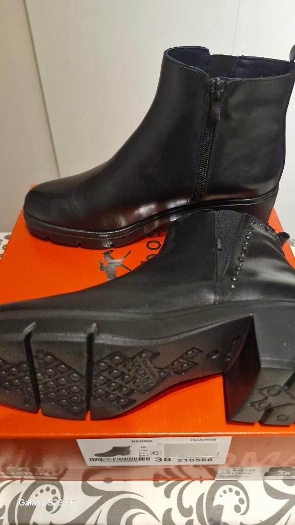 Nieuwe laarsjes Fluchos, mt 38, Zwart, Lage of Enkellaarzen, Nieuw, Ophalen of Verzenden
