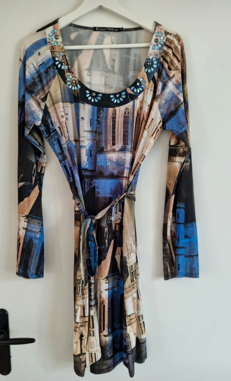 Etoile du Monde Jurk met Architectuurprint en Ceintuur, Kleding | Dames, Meerkleurig, Etoile du Monde, Maat 42/44 (L), Ophalen of Verzenden