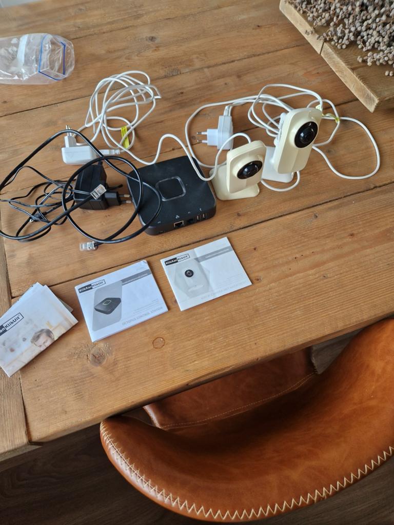 2 Camera's met control station (klik aan klik uit), Ophalen of Verzenden, Gebruikt
