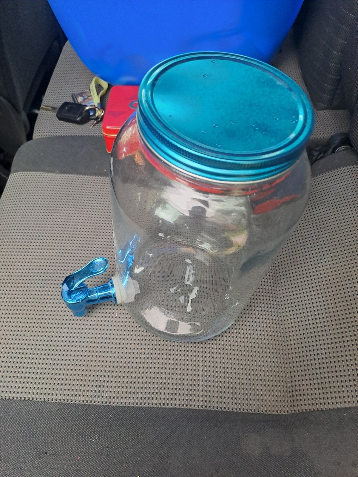 Twee waterkannen met kraantje, Ophalen of Verzenden, Glas, Overige typen, Gebruikt