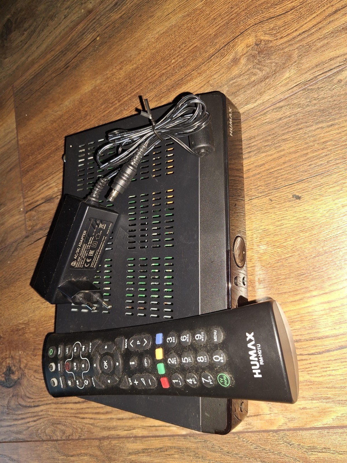 Humax Digitale Decoder met Afstandsbediening en Adapter, Ophalen, Gebruikt, Decoder