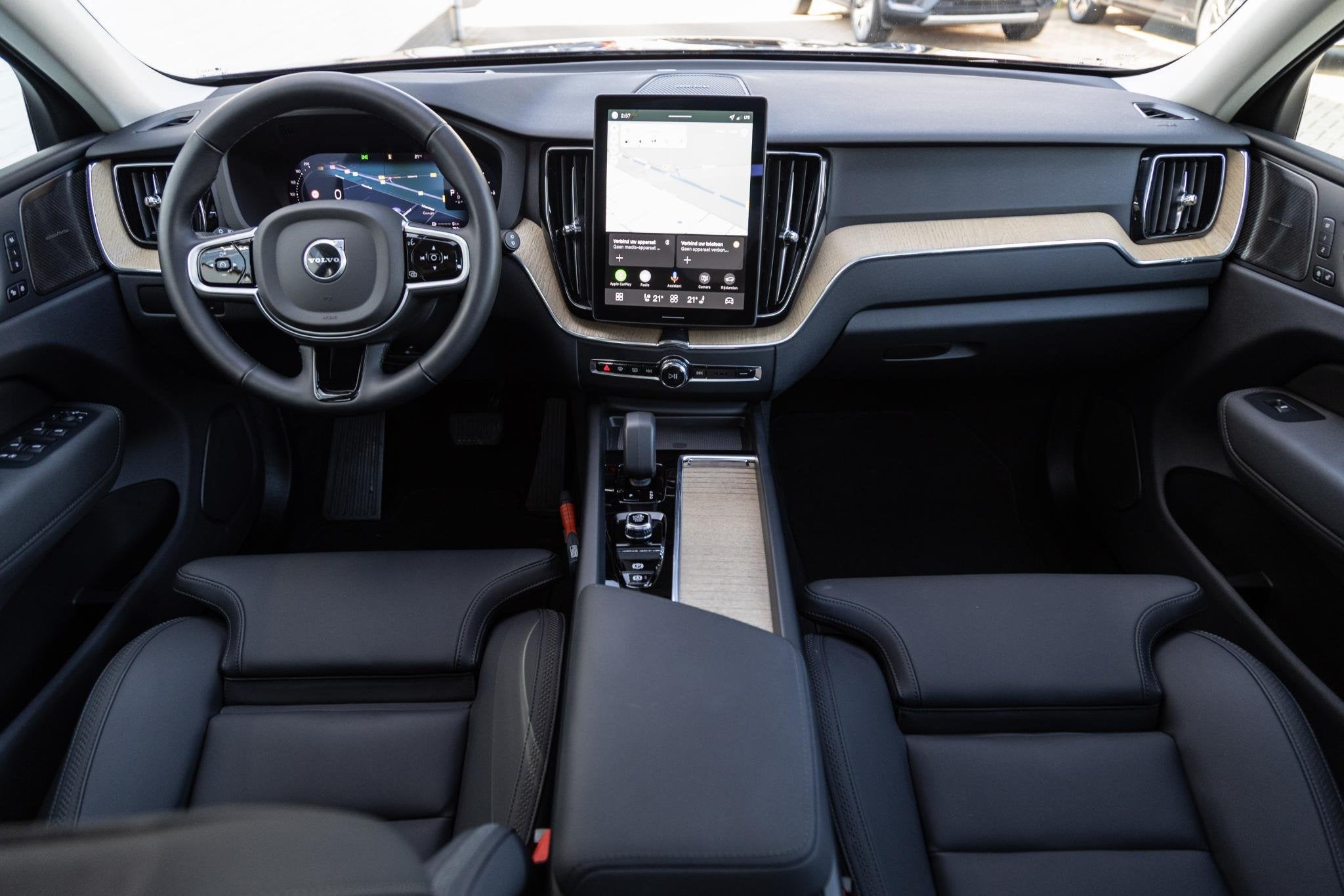Volvo XC60 2.0 T6 Plug-in Hybrid AWD Plus Dark | PHEV Long R, Gebruikt, Euro 6, 4 cilinders, 180 min