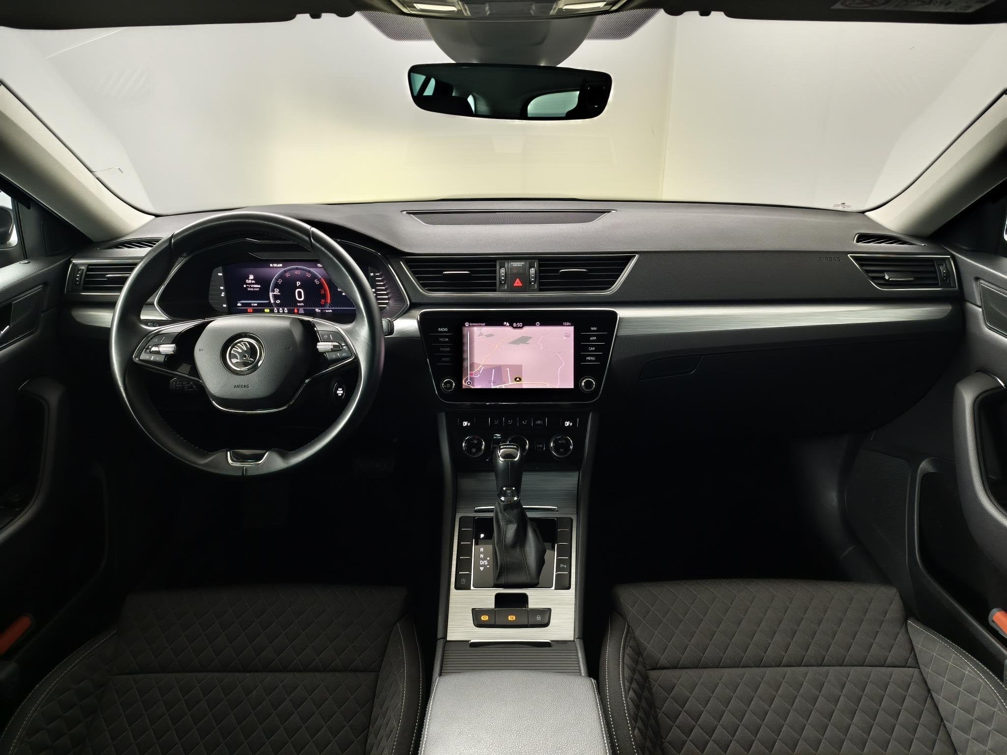 Skoda Superb Combi 1.5 TSI ACT Business Edition | Trekhaak |, Stof, 4 cilinders, 150 pk, Zwart