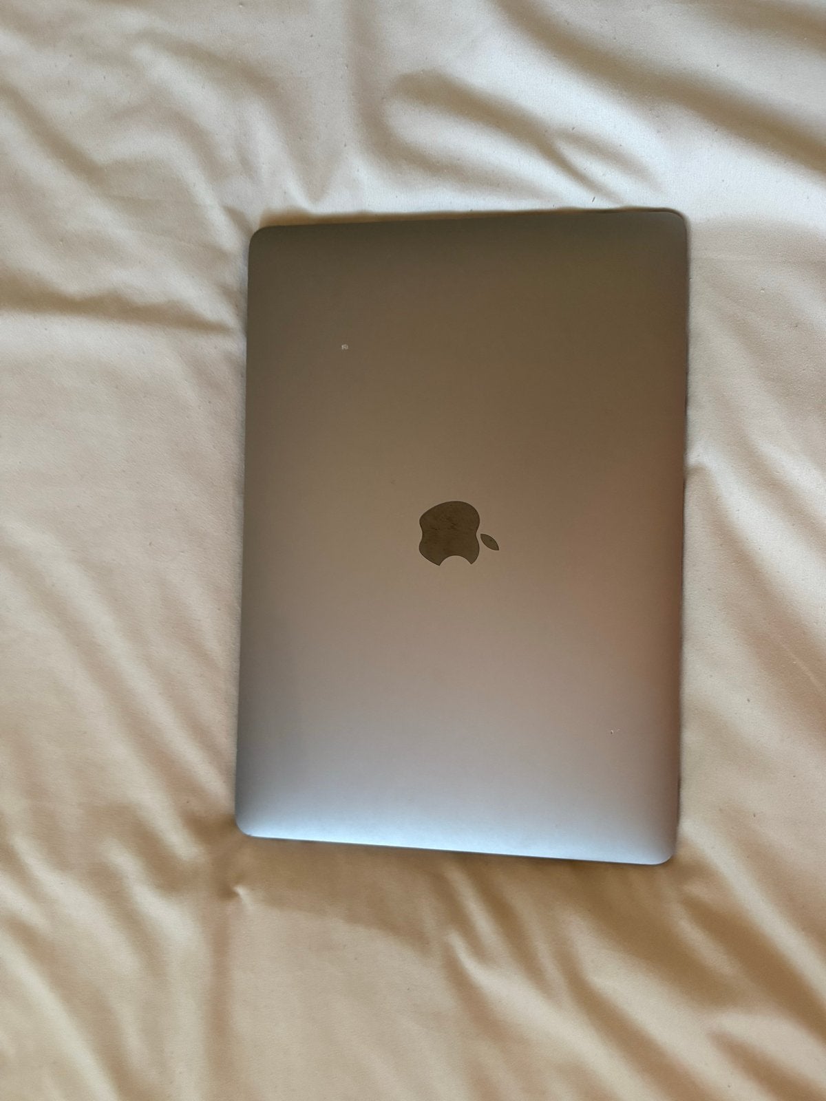 Apple MacBook Air (M1, 2020)