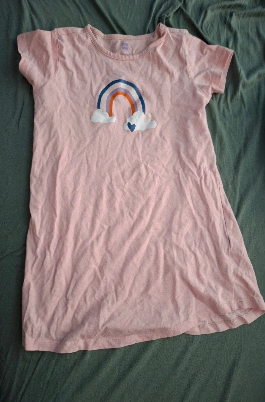 Nachthemd met regenboog van de Hema, maat 110/116, Nacht- of Onderkleding, Zo goed als nieuw, HEMA, Verzenden