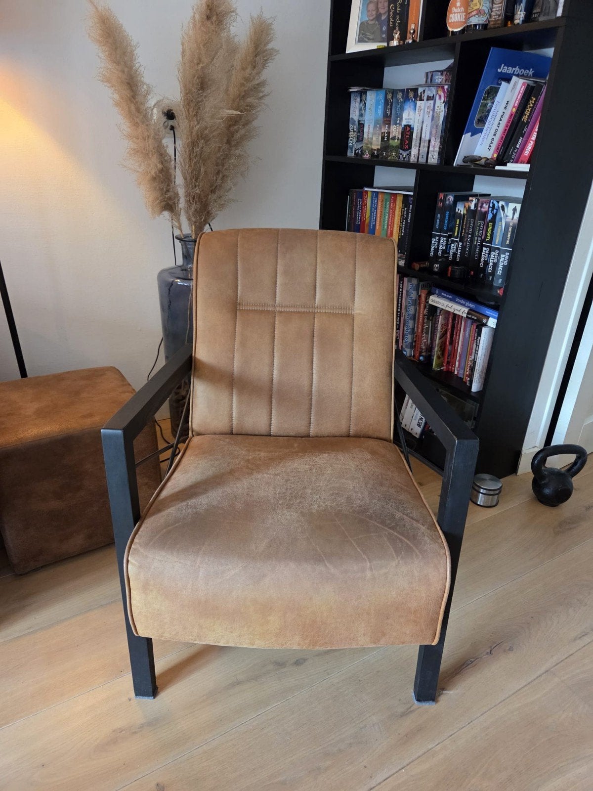 Henders & Hazel Northon fauteuil - Cognac en zwart houten fr, Ophalen, Gebruikt, 75 tot 100 cm, Leer