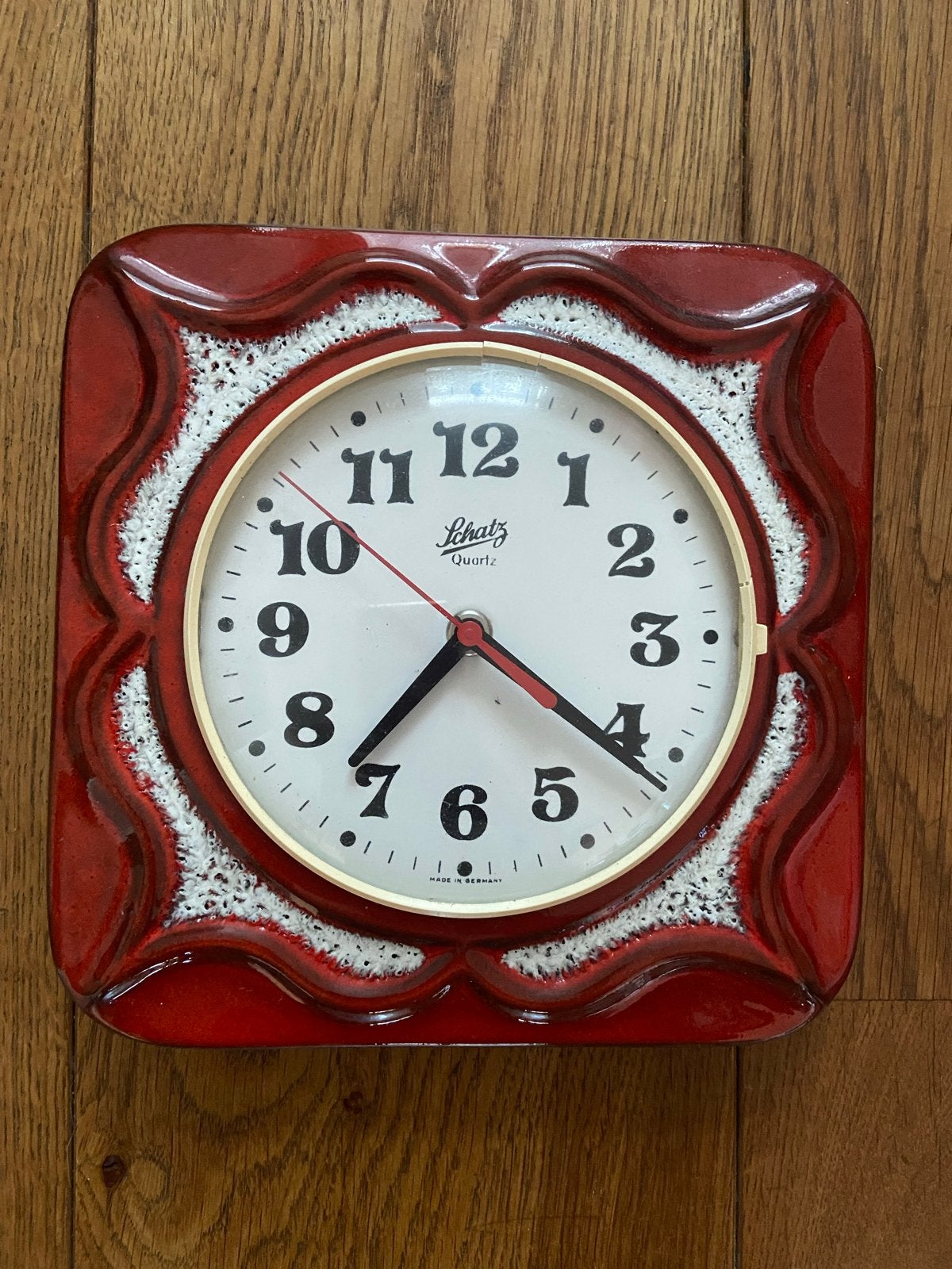 Retro keramische wandklok - Schatz Quartz - Rood, Ophalen, Analoog, Werkt op batterijen, Retro