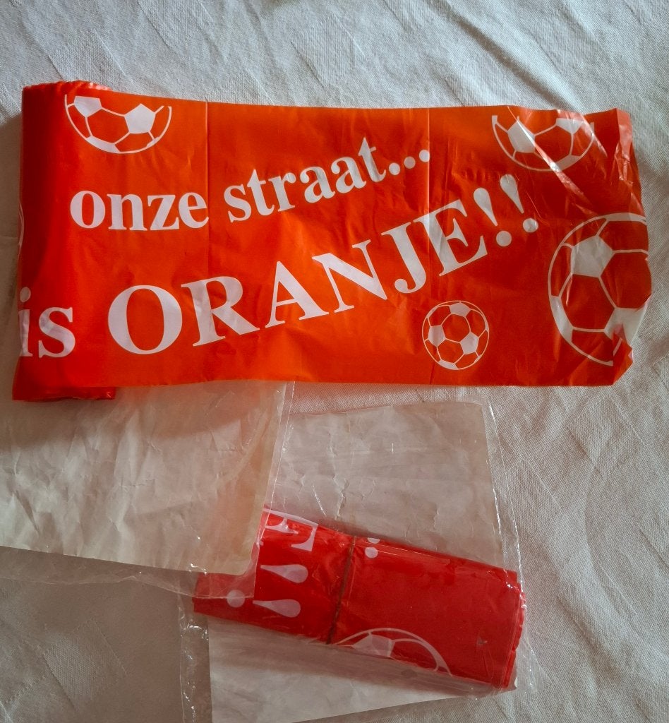2x Onze straat is oranje lint, Ophalen of Verzenden, Nieuw, Versiering, Oranje of Koningsdag