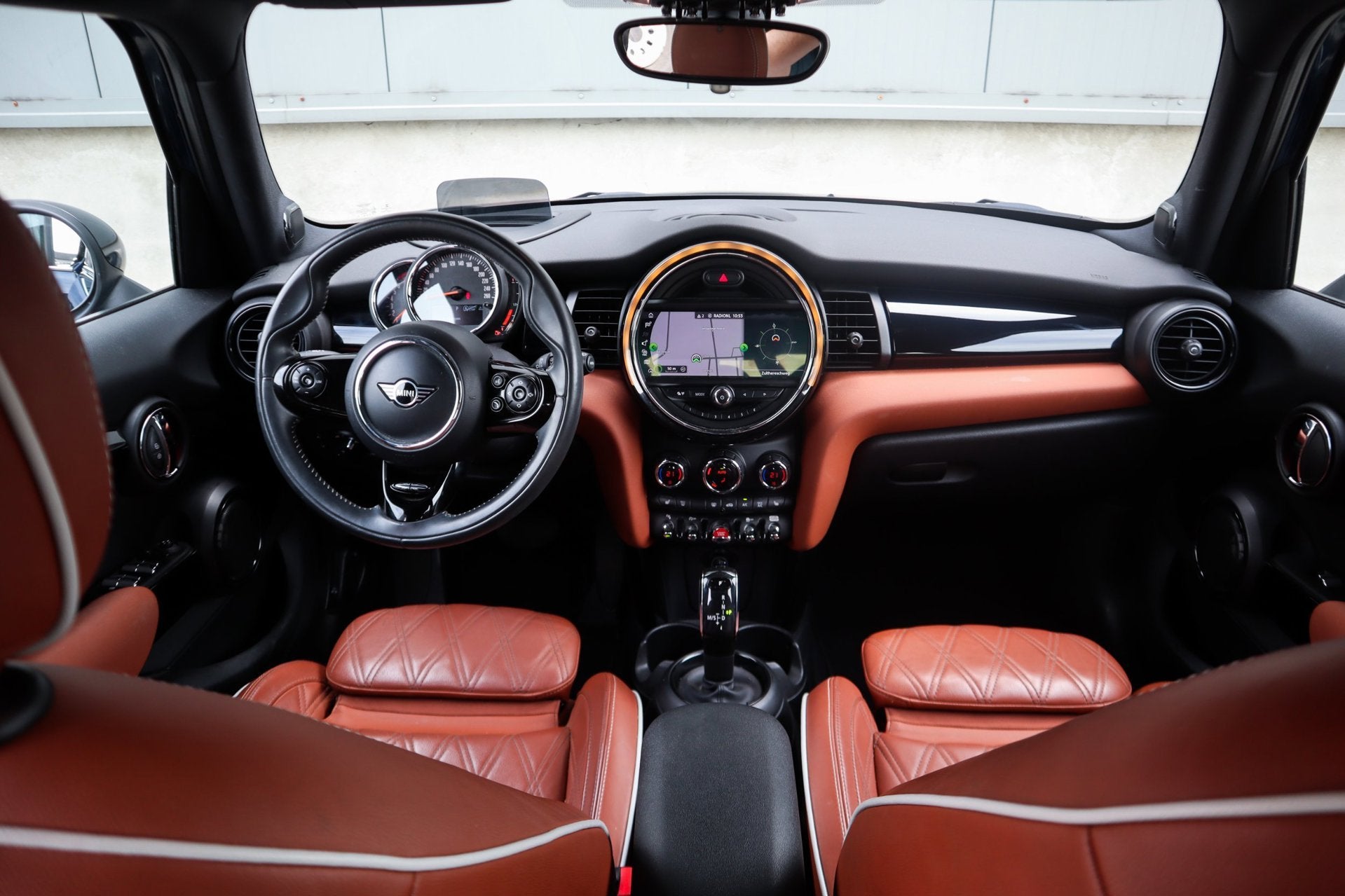 Mini Cooper 5-Deurs 1.5 Automaat | Leder | Xenon| H&K | Head, Auto's, Gebruikt, Euro 6, Blauw, Bedrijf