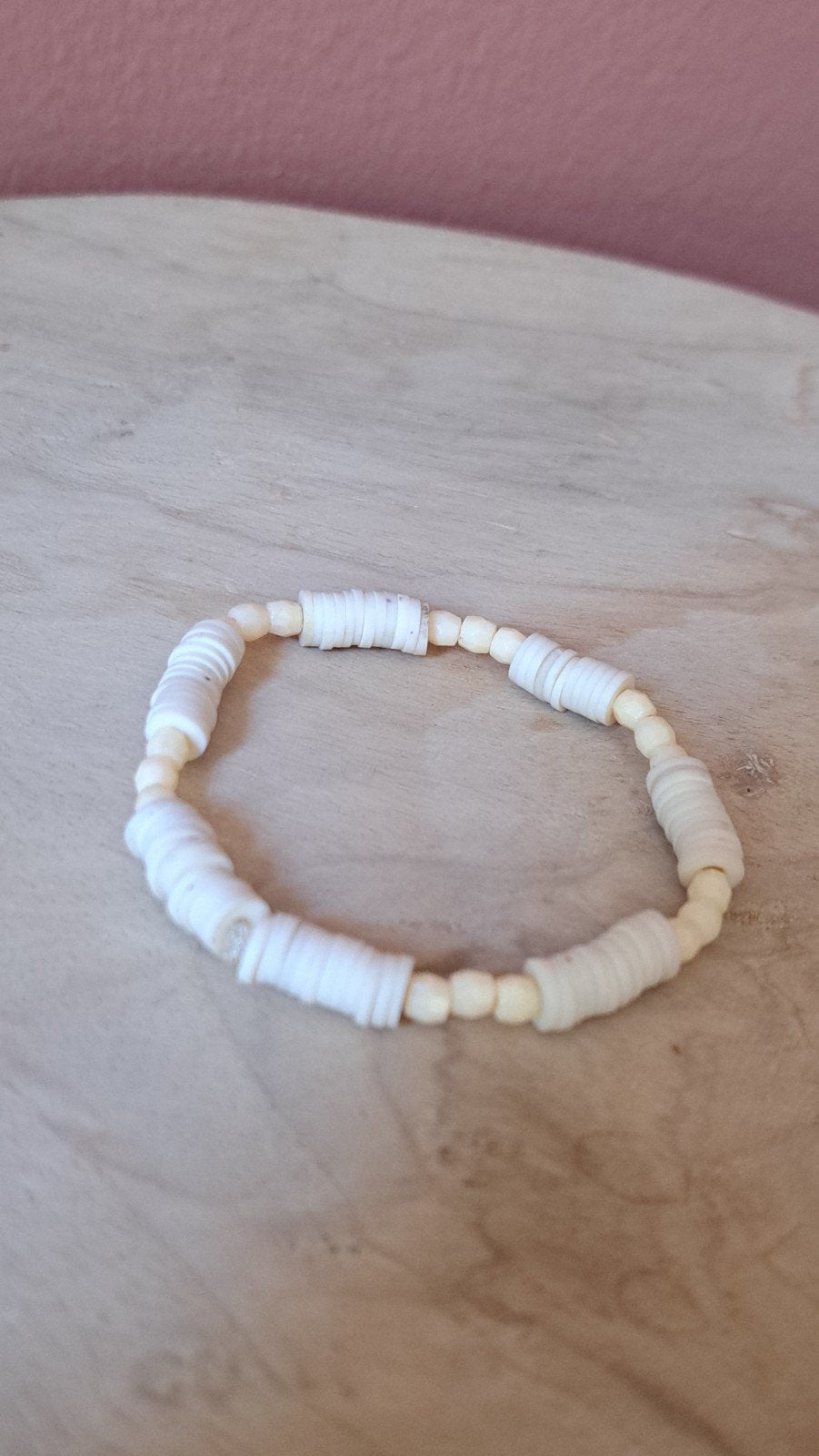 Zomers armbandje, Beige, Ophalen of Verzenden, Zo goed als nieuw, Elastiek