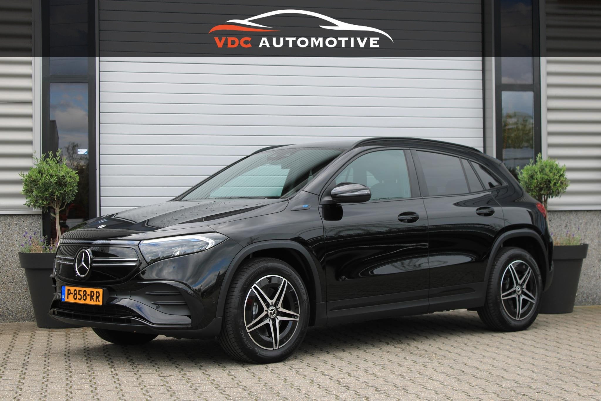 Mercedes-Benz EQA 250 AMG 95,2% SOH | Trekhaak | Distronic |, Gebruikt, 190 pk, Leder en Stof, Zwart
