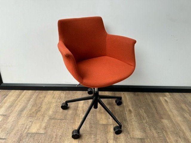 B&T design kuipstoel oranje rood, Ophalen, In hoogte verstelbaar