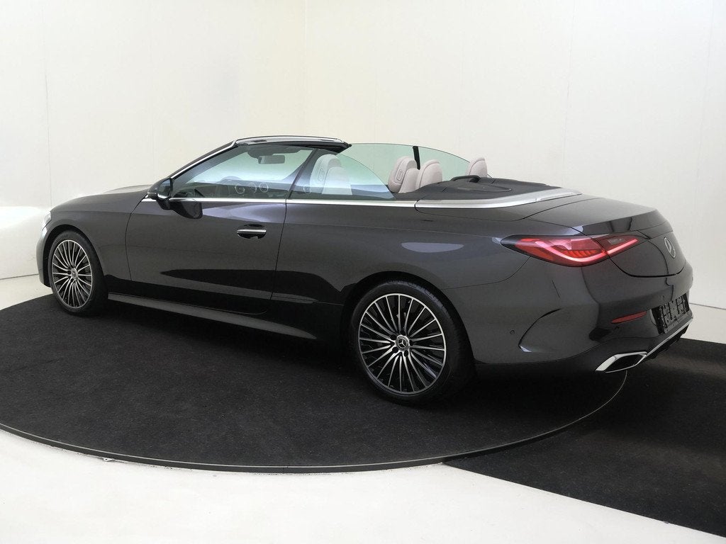 Mercedes-Benz CLE Cabriolet 180 AMG Line / Winterpakket / Me, Auto's, Mercedes-Benz, Automaat, 4 cilinders, Cabriolet, 4 stoelen