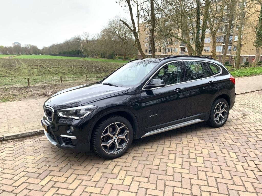 BMW X1 Sdrive18i 140pk Aut 2017 Zwart, Auto's, Zwart, 19 km/l, Particulier, 3 cilinders