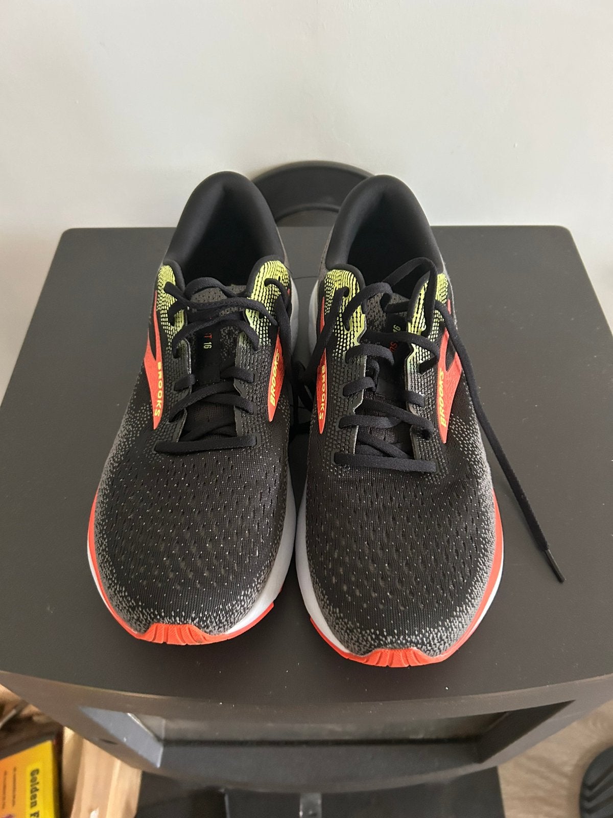 VRIJWEL NIEUWE BROOKS GHOST 16 mt 46,5, Kleding | Heren, Ophalen of Verzenden, Zo goed als nieuw, Zwart, Sportschoenen