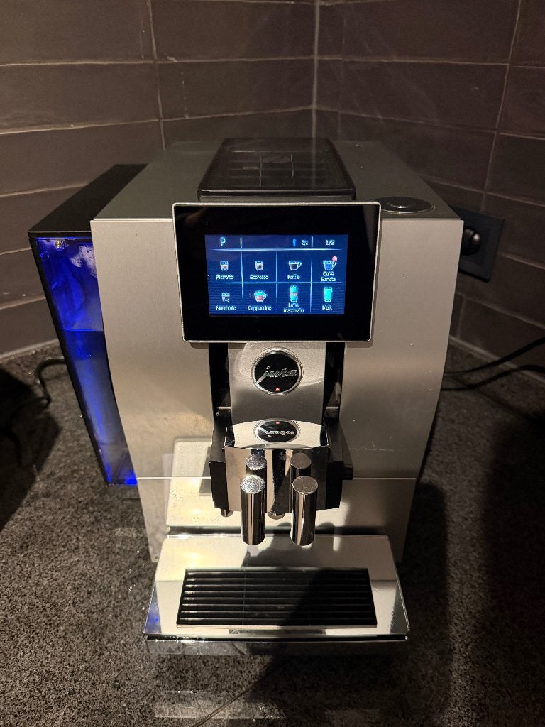 Jura Z8 in goede en nette staat, Ophalen, Gebruikt, 10 kopjes of meer, Koffiemachine