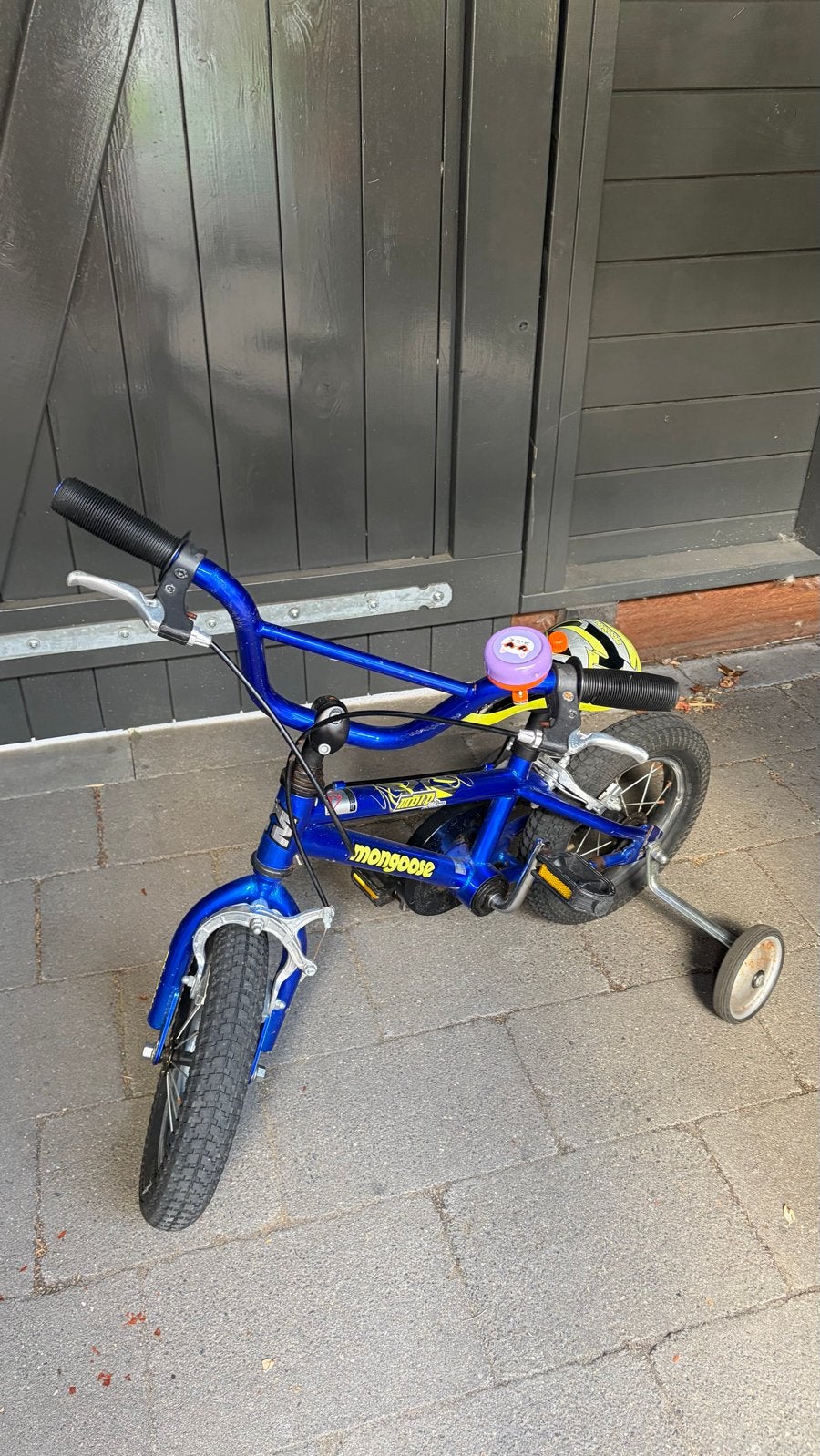 Mongoose 12 inch kinderfiets met zijwieltjes, Fietsen en Brommers, Ophalen, Zijwieltjes, Gebruikt, Velgrem