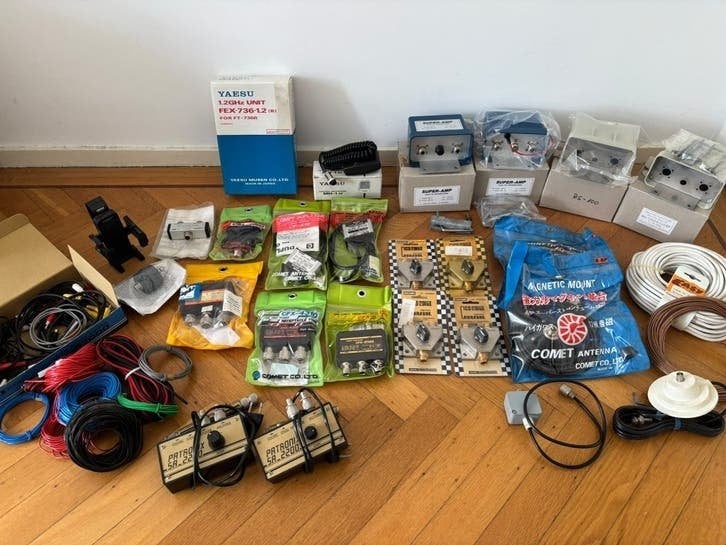 Amateur radio apparatuur nieuw in doos -- Yaesu, Comet, SSB, Audio, Tv en Foto, Ophalen of Verzenden, Nieuw, Overige typen