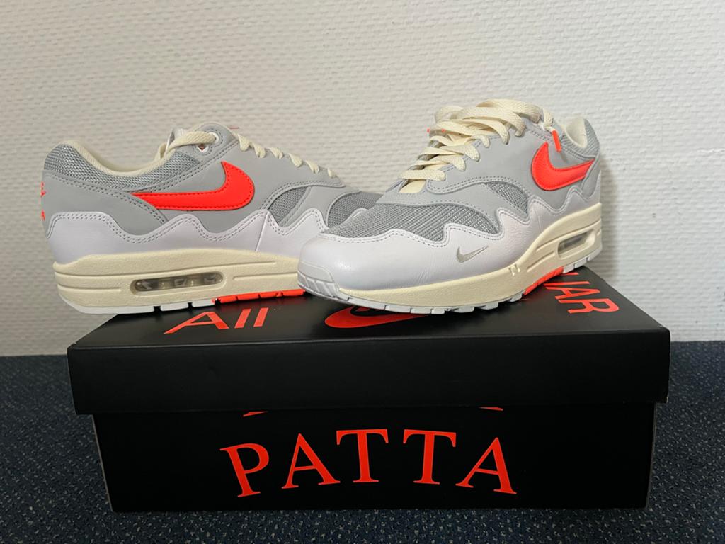 Patta x Nike Air Max 1 'Rush Maroon' - Maat 44,5, Ophalen of Verzenden, Nieuw, Overige kleuren, Sneakers of Gympen