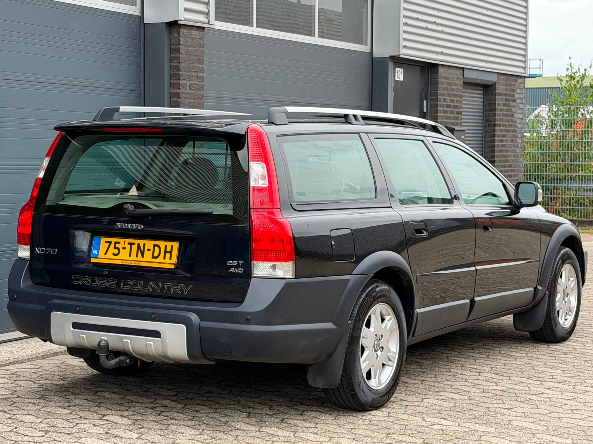 Volvo XC70 2.5 T Momentum CLIMA CRUISE SCHUIFDAK TREKHAAK PD, Automaat, XC70, Vierwielaandrijving, Stoelverwarming