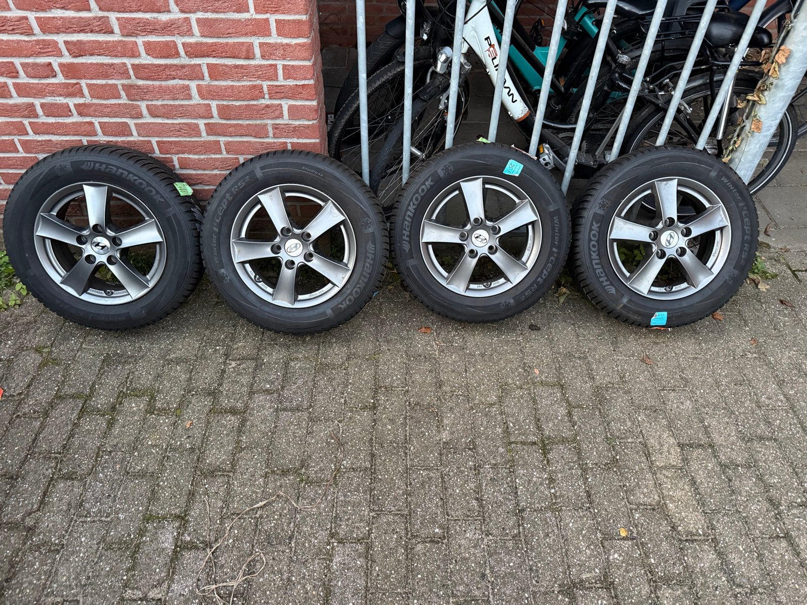 Velgen + winter banden Hyundai I30,IX20,Sonata,Elantra,Kona, Auto-onderdelen, Ophalen, Gebruikt, 15 inch, Banden en Velgen