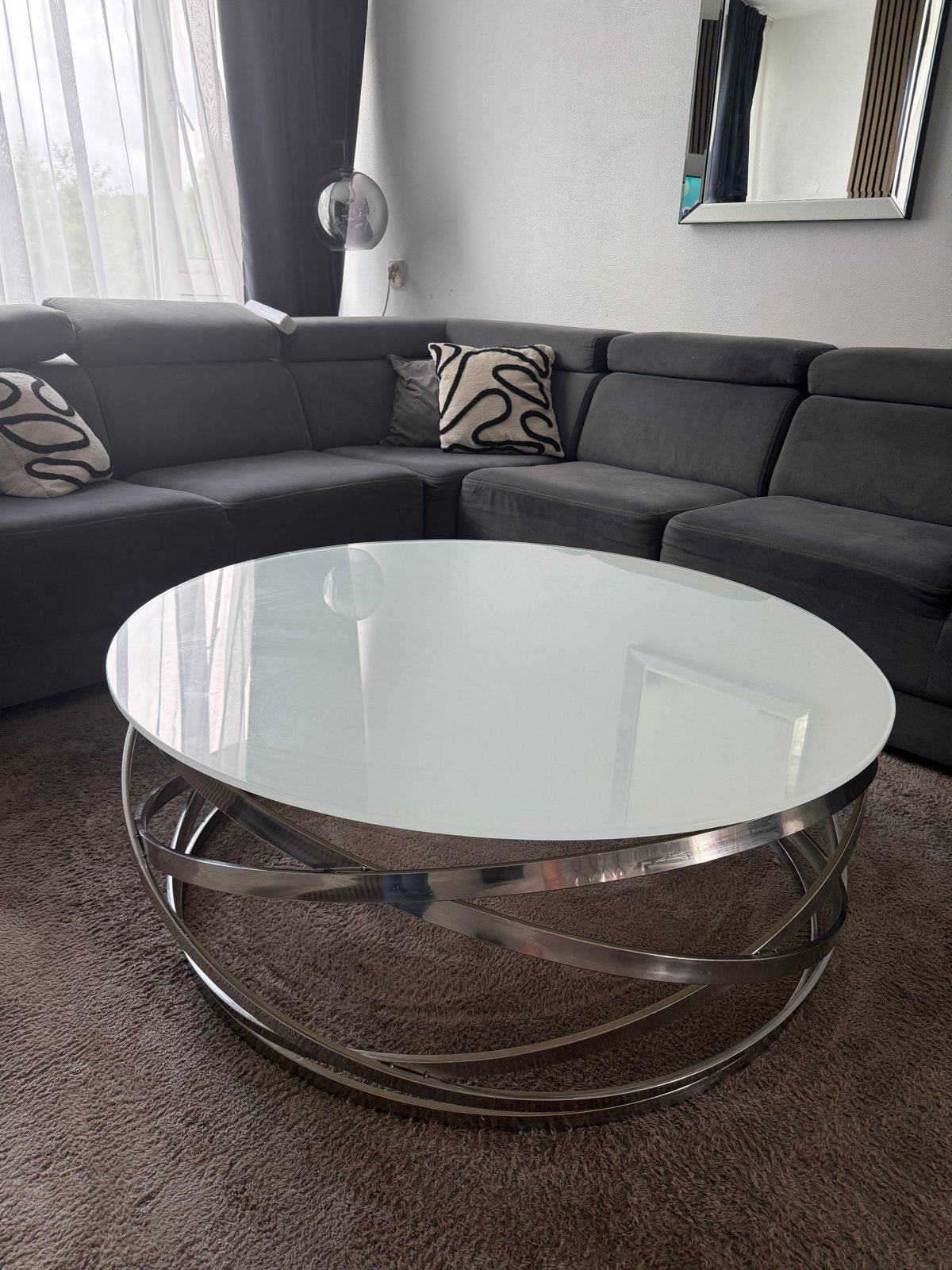 Bank en tafel, Ophalen, Zo goed als nieuw
