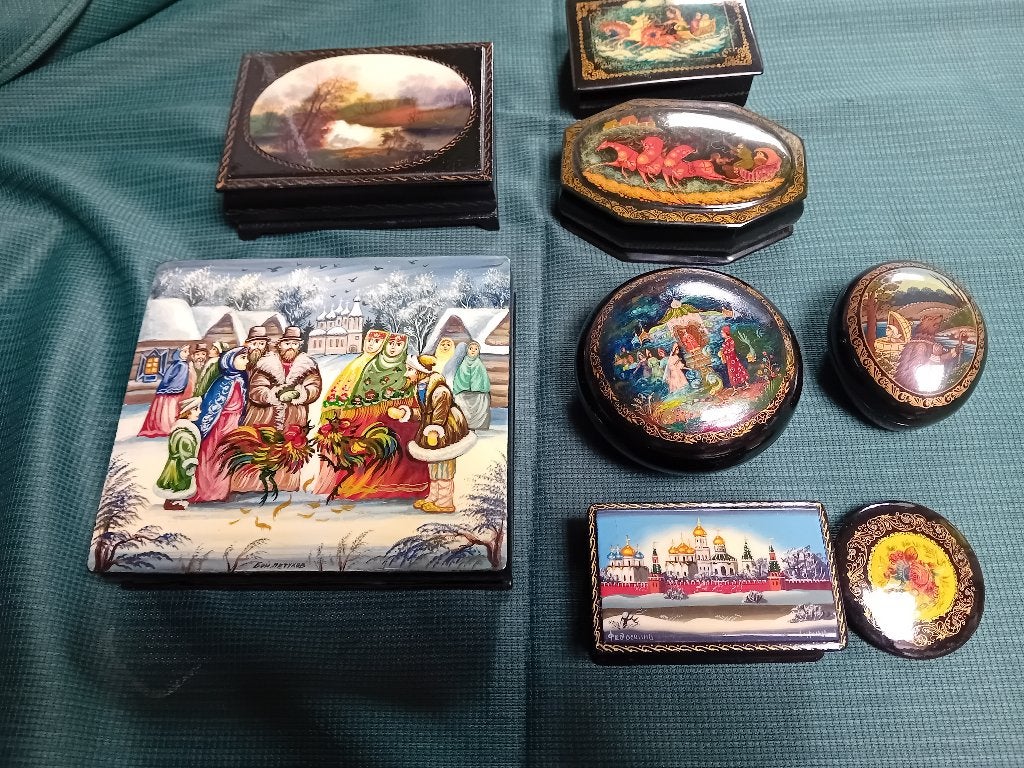 Russische lakdoosjes., Antiek en Kunst, Ophalen of Verzenden, Gesigneerd