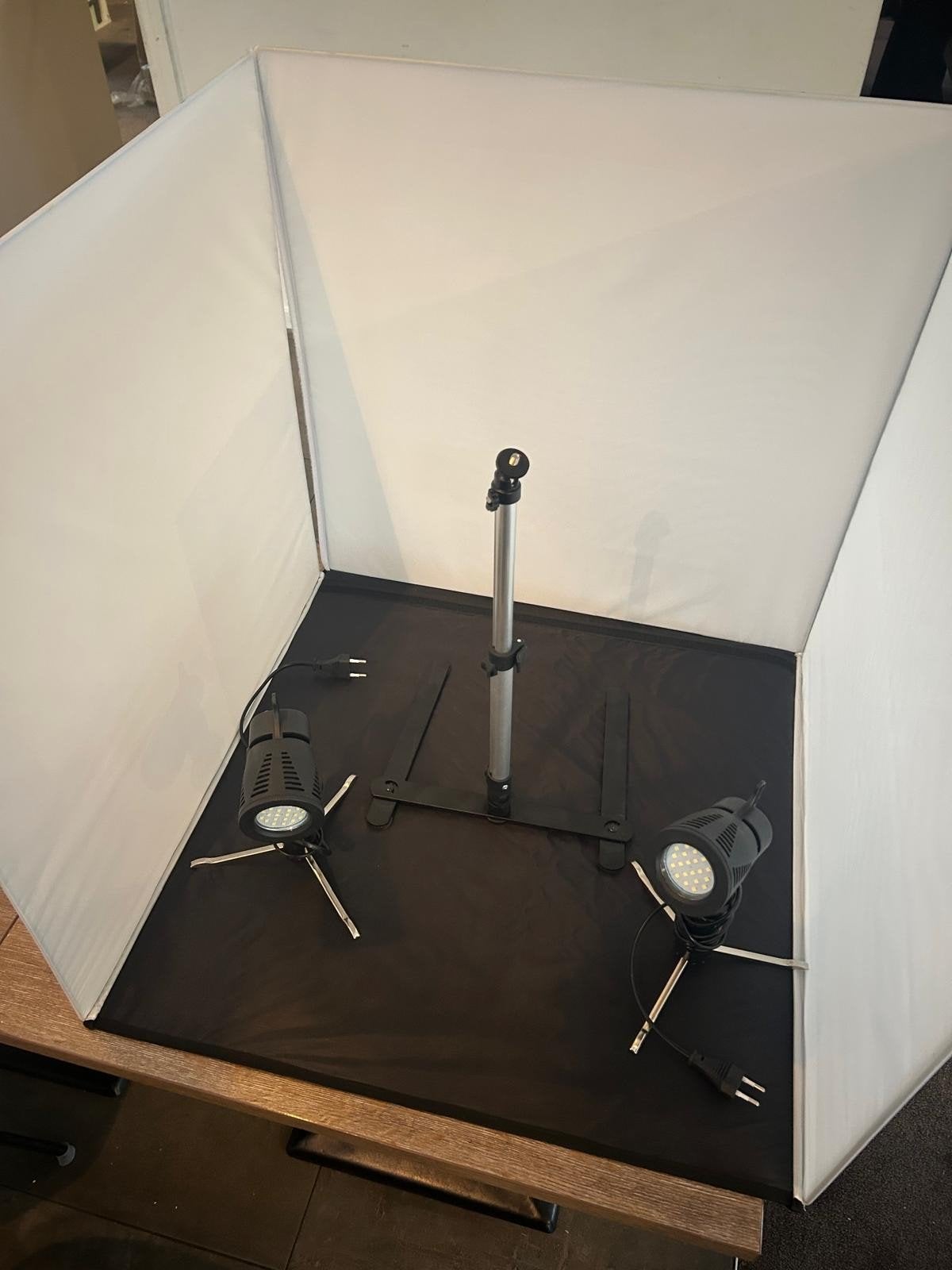 Lichttent met 2 lampen en standaard, Audio, Tv en Foto, Fotografie | Fotostudio en Toebehoren, Ophalen of Verzenden, Zo goed als nieuw