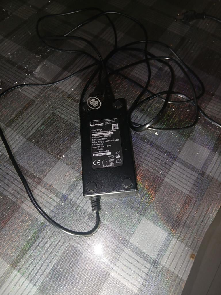 BMZ Acculader voor 36V accu's - 2A output, Ophalen of Verzenden, Gebruikt