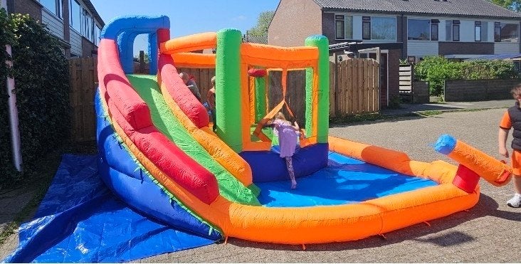 Springkussen met glijbaan en zwembad, Ophalen, Gebruikt
